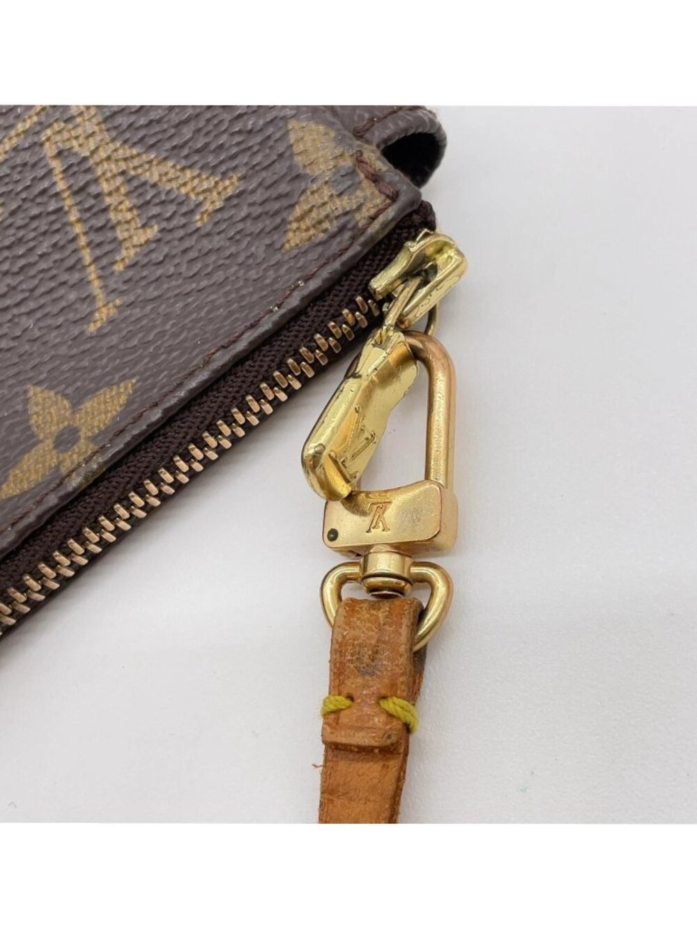 Authentic Louis Vuitton Pochette Accessoires Monogram Canvas Shoulder Bag - Picture 10 of 16